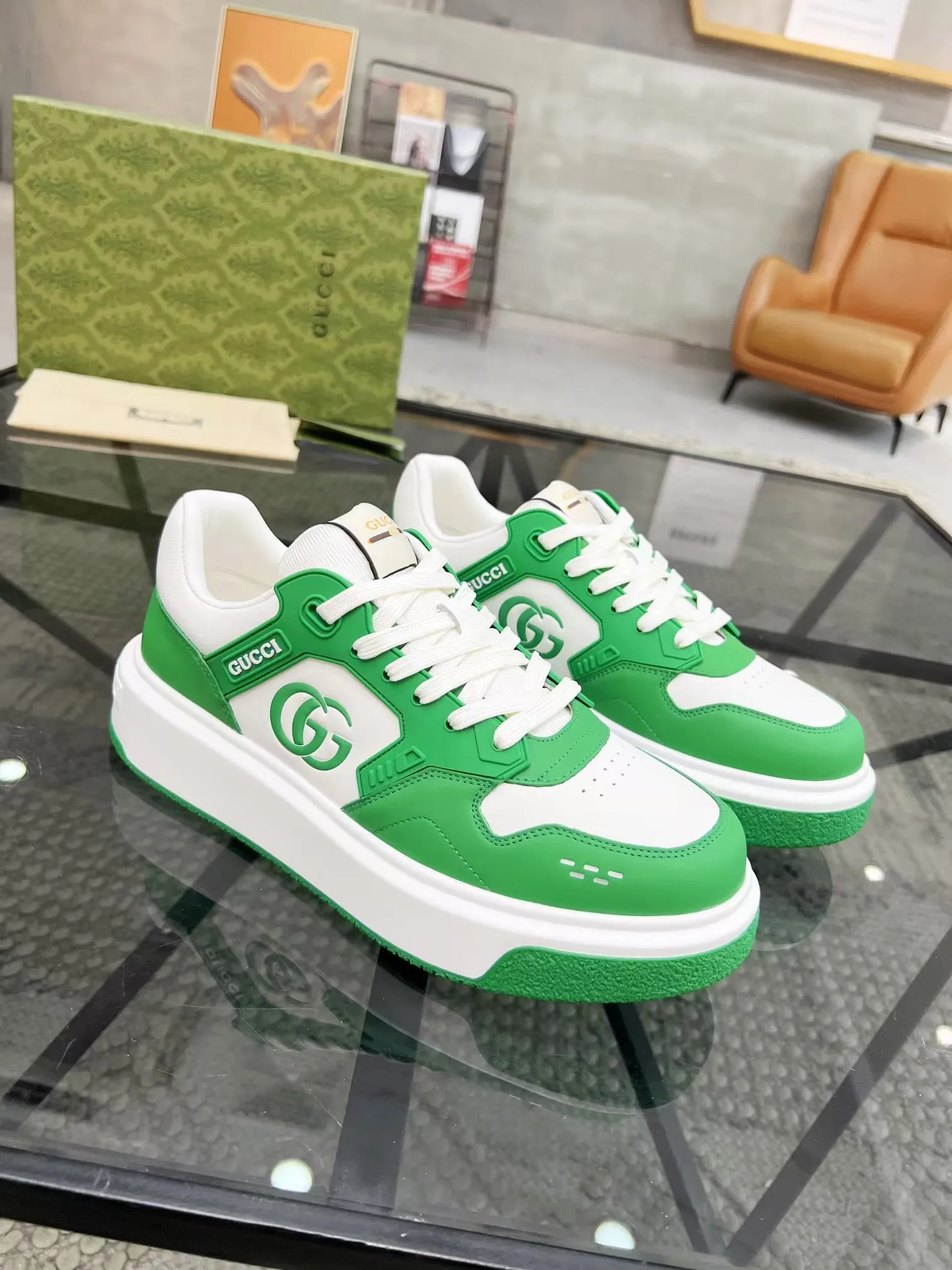 Men's Men's Shoes Men's Men's 💰460 new men's shoes GUCCI [Lightning] latest shoes shipped. Original quality, fashionable, made of special materials, sheepskin lining, brand new packaging. The foot feels super comfortable and the workmanship is impeccable. Size: 38-45